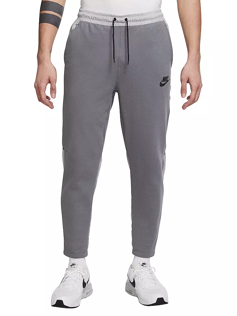 NIKE | Herren Jogginghose Sportswear Tech Essentials+ | grau