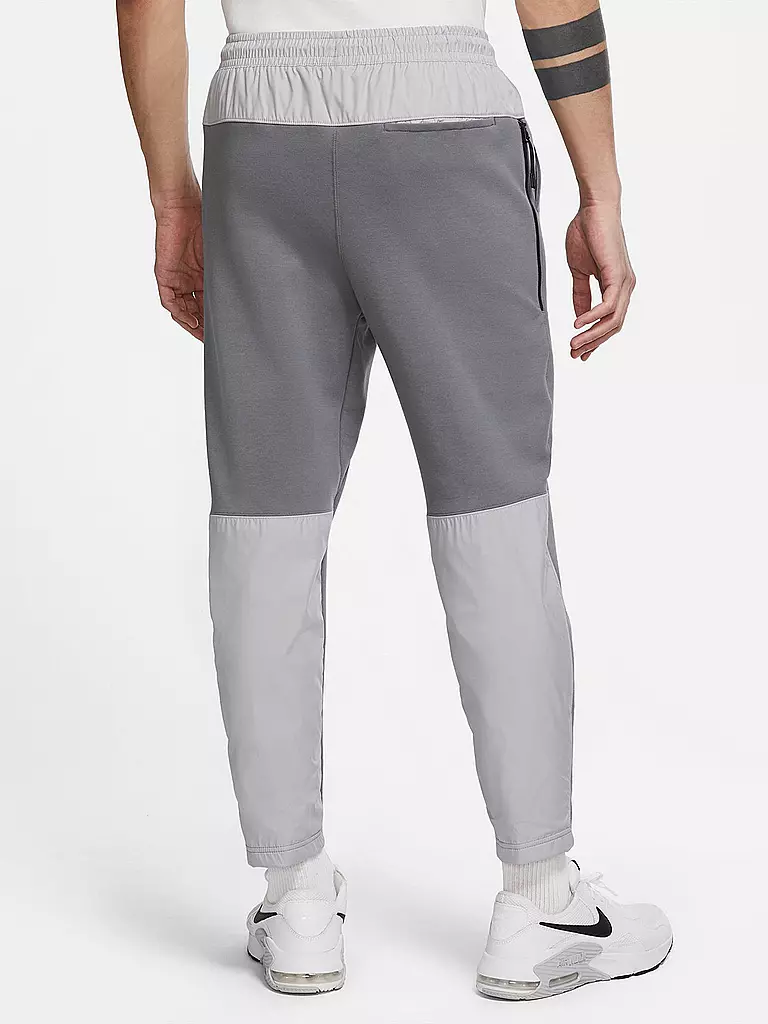 NIKE | Herren Jogginghose Sportswear Tech Essentials+ | grau