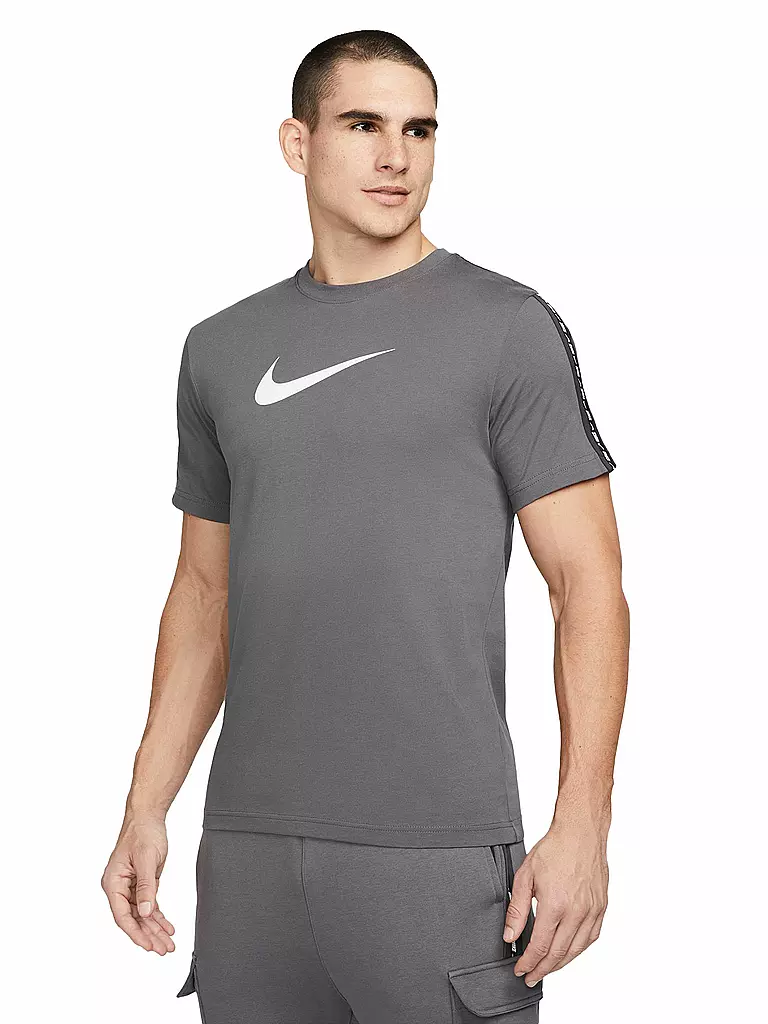 NIKE | Herren T-Shirt Repeat Sportswear | grau