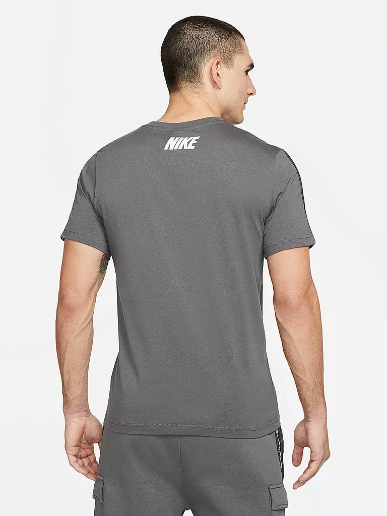 NIKE | Herren T-Shirt Repeat Sportswear | grau