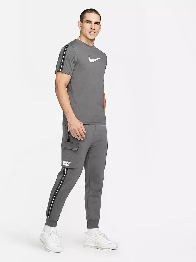 NIKE | Herren T-Shirt Repeat Sportswear | grau