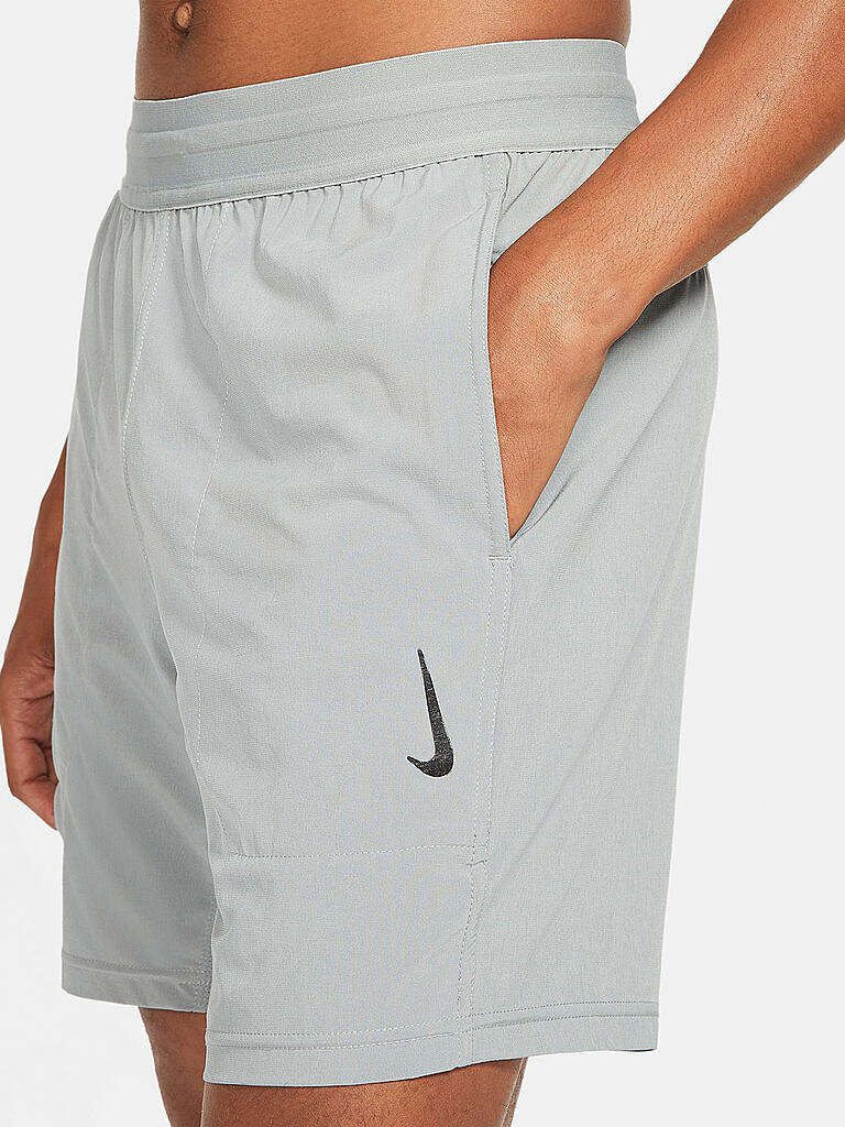 NIKE | Herren Yoga Short Dri-FIT | grau