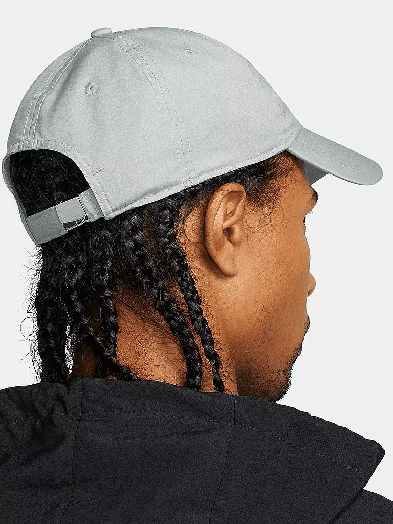 NIKE | Kappe Dri-FIT Club | camel