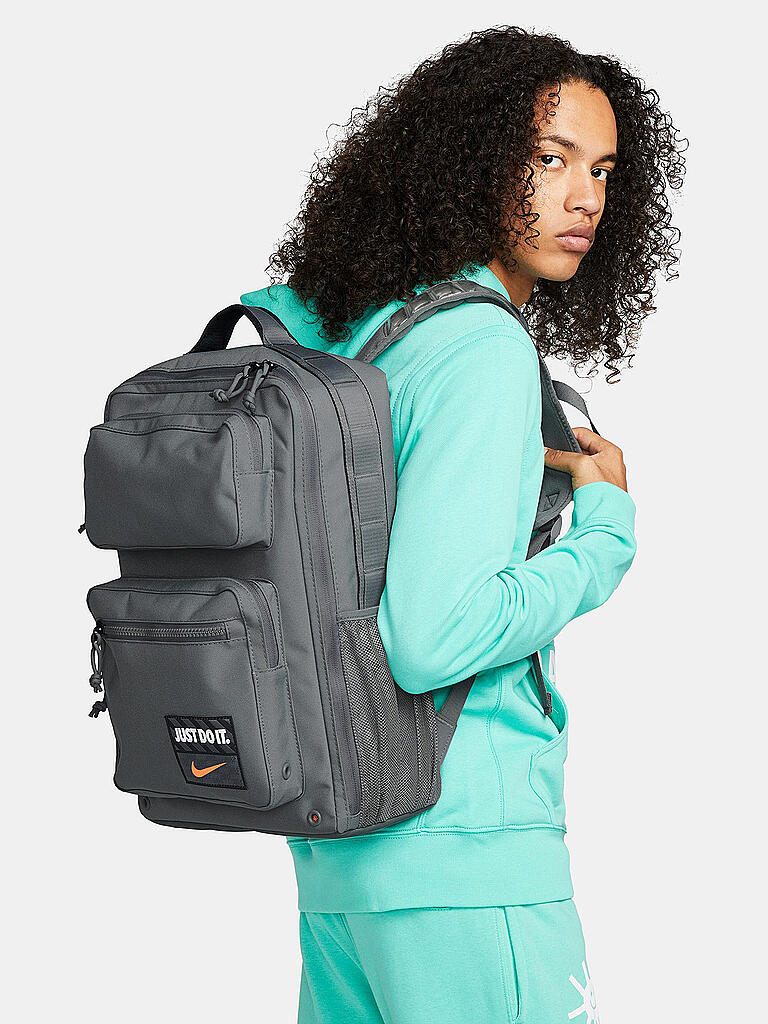 NIKE | Trainingsrucksack Utility Speed 27L | grau