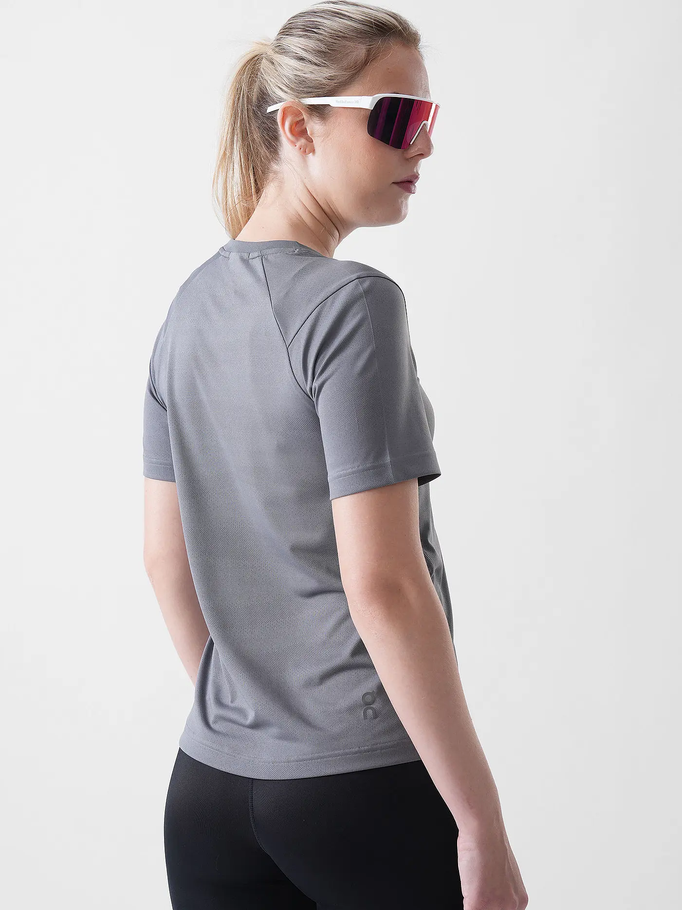 ON | Damen Laufshirt Trail-T | grau