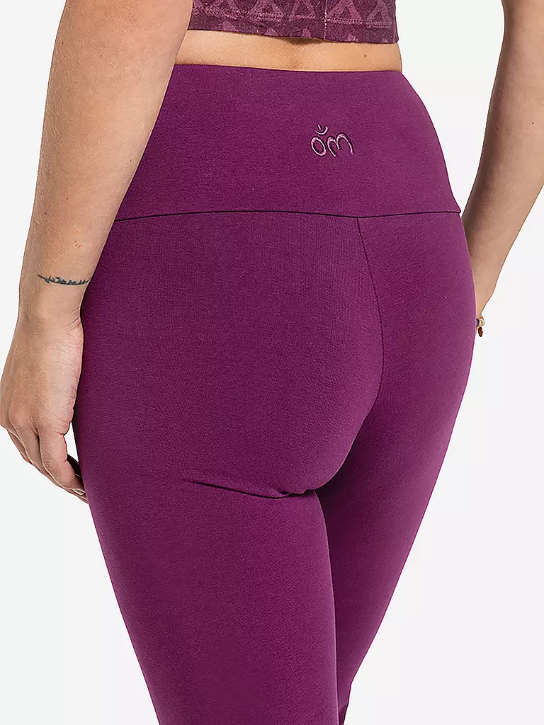 THE SPIRIT OF OM | Damen Yogatight Basic Satya Viola | beere