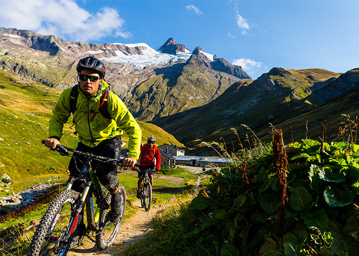 700×500-bike-hike-image2 700×500-bike-hike-image2